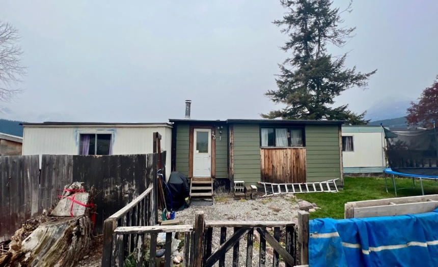 1117 10TH AVENUE N, Golden, British Columbia V0A1H1, 3 Bedrooms Bedrooms, ,Single Family,For Sale,10TH AVENUE N,2474071