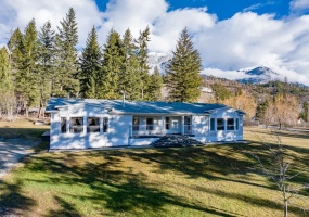 3075 TEGART FRONTAGE ROAD, Golden, British Columbia V0A1L0, 3 Bedrooms Bedrooms, ,2 BathroomsBathrooms,Single Family,For Sale,TEGART FRONTAGE ROAD,2474163