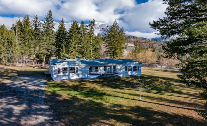 3075 TEGART FRONTAGE ROAD, Golden, British Columbia V0A1L0, 3 Bedrooms Bedrooms, ,2 BathroomsBathrooms,Single Family,For Sale,TEGART FRONTAGE ROAD,2474163