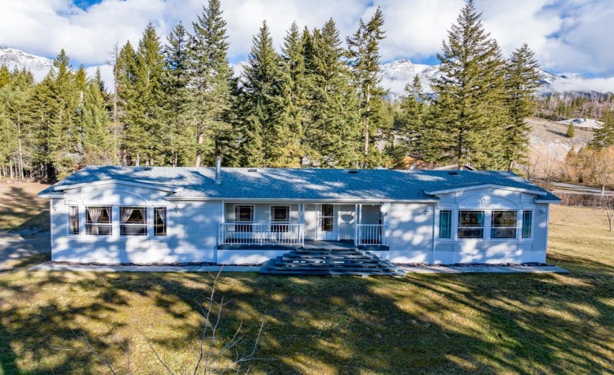 3075 TEGART FRONTAGE ROAD, Golden, British Columbia V0A1L0, 3 Bedrooms Bedrooms, ,2 BathroomsBathrooms,Single Family,For Sale,TEGART FRONTAGE ROAD,2474163