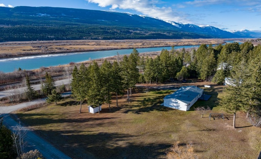 3075 TEGART FRONTAGE ROAD, Golden, British Columbia V0A1L0, 3 Bedrooms Bedrooms, ,2 BathroomsBathrooms,Single Family,For Sale,TEGART FRONTAGE ROAD,2474163