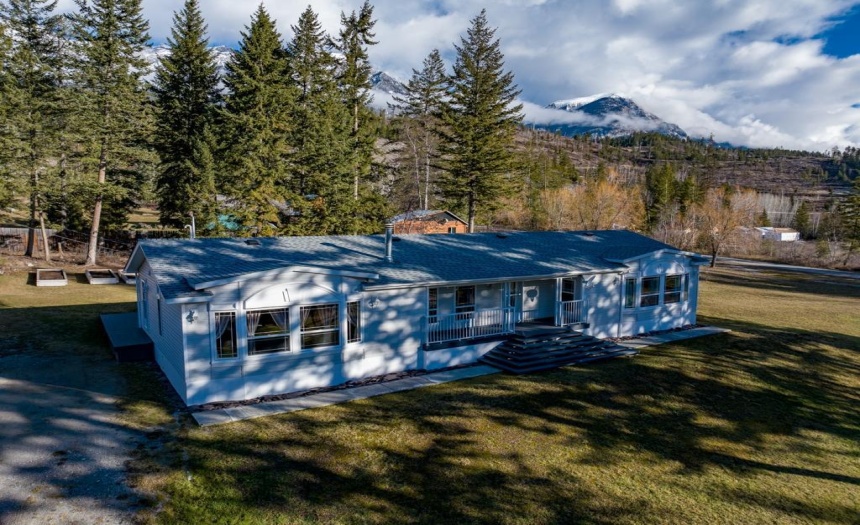 3075 TEGART FRONTAGE ROAD, Golden, British Columbia V0A1L0, 3 Bedrooms Bedrooms, ,2 BathroomsBathrooms,Single Family,For Sale,TEGART FRONTAGE ROAD,2474163