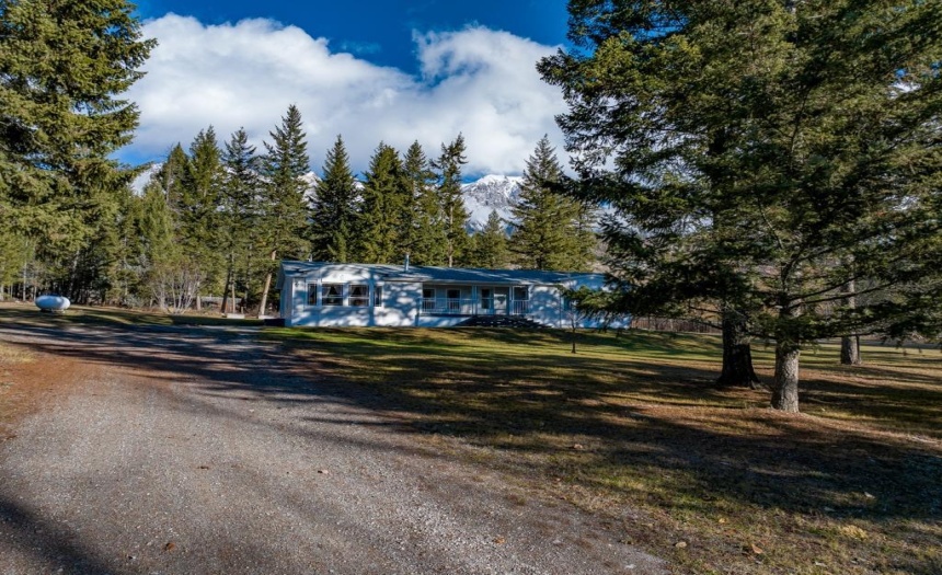 3075 TEGART FRONTAGE ROAD, Golden, British Columbia V0A1L0, 3 Bedrooms Bedrooms, ,2 BathroomsBathrooms,Single Family,For Sale,TEGART FRONTAGE ROAD,2474163