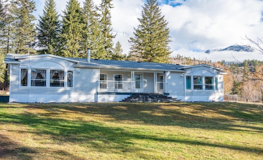 3075 TEGART FRONTAGE ROAD, Golden, British Columbia V0A1L0, 3 Bedrooms Bedrooms, ,2 BathroomsBathrooms,Single Family,For Sale,TEGART FRONTAGE ROAD,2474163