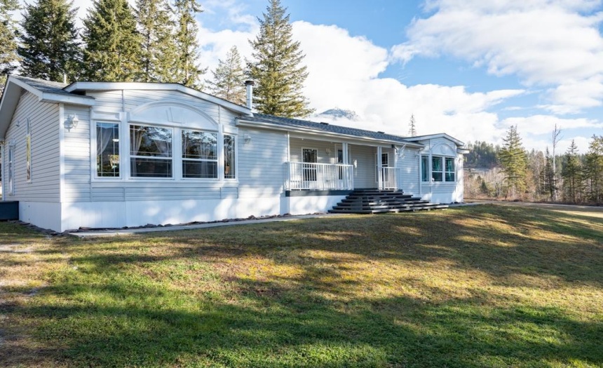 3075 TEGART FRONTAGE ROAD, Golden, British Columbia V0A1L0, 3 Bedrooms Bedrooms, ,2 BathroomsBathrooms,Single Family,For Sale,TEGART FRONTAGE ROAD,2474163