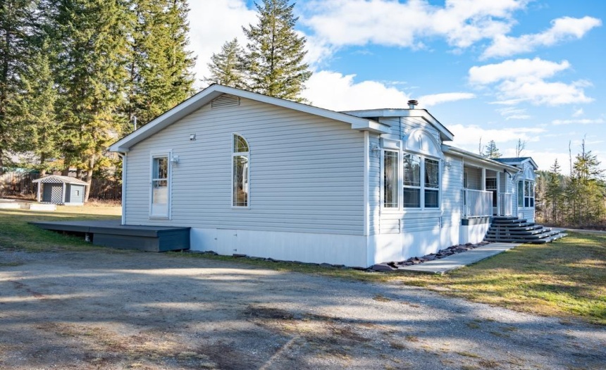 3075 TEGART FRONTAGE ROAD, Golden, British Columbia V0A1L0, 3 Bedrooms Bedrooms, ,2 BathroomsBathrooms,Single Family,For Sale,TEGART FRONTAGE ROAD,2474163