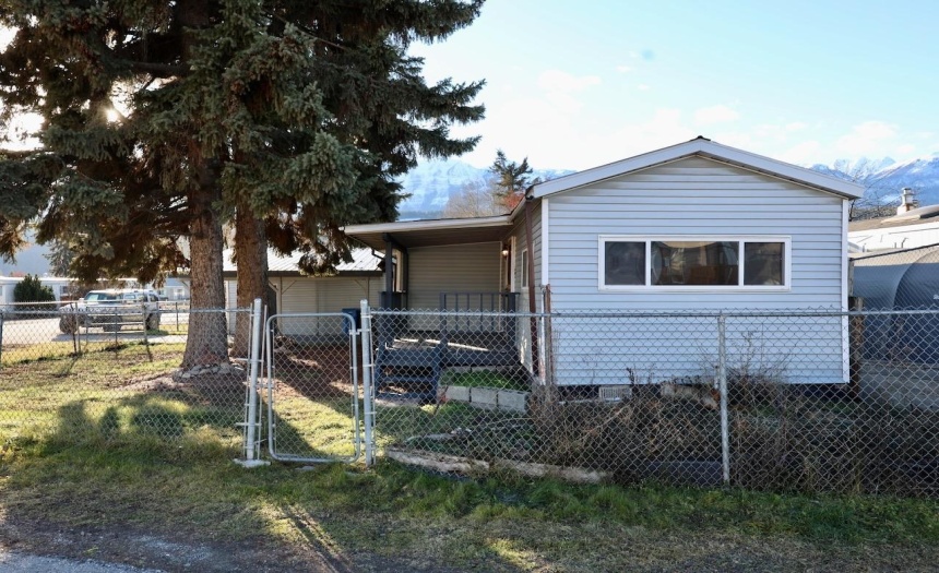 1102 10TH AVENUE N, Golden, British Columbia V0A1H2, 2 Bedrooms Bedrooms, ,1 BathroomBathrooms,Single Family,For Sale,10TH AVENUE N,2474160