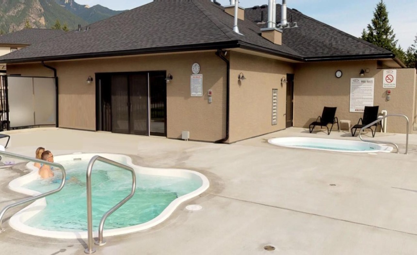 700 BIGHORN BOULEVARD, Radium Hot Springs, British Columbia V0A1M0, 2 Bedrooms Bedrooms, ,2 BathroomsBathrooms,Single Family,For Sale,BIGHORN BOULEVARD,2474177