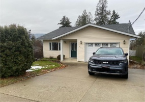 615 6 AVENUE, Creston, British Columbia V0B1G3, 3 Bedrooms Bedrooms, ,3 BathroomsBathrooms,Single Family,For Sale,6 AVENUE,2474275