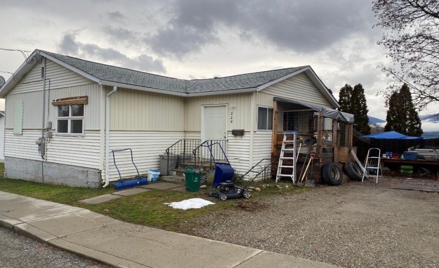 229 9TH AVENUE S, Creston, British Columbia V0B1G3, 2 Bedrooms Bedrooms, ,1 BathroomBathrooms,Single Family,For Sale,9TH AVENUE S,2474291