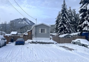 1579 NEWGATE CRESCENT, Elkford, British Columbia V0B1H0, 2 Bedrooms Bedrooms, ,1 BathroomBathrooms,Single Family,For Sale,NEWGATE CRESCENT,2474333