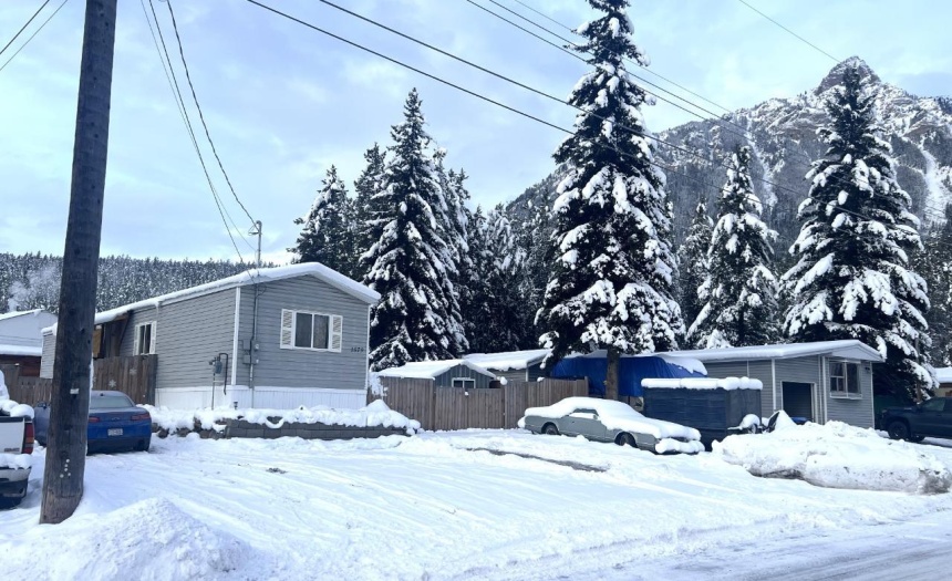 1579 NEWGATE CRESCENT, Elkford, British Columbia V0B1H0, 2 Bedrooms Bedrooms, ,1 BathroomBathrooms,Single Family,For Sale,NEWGATE CRESCENT,2474333