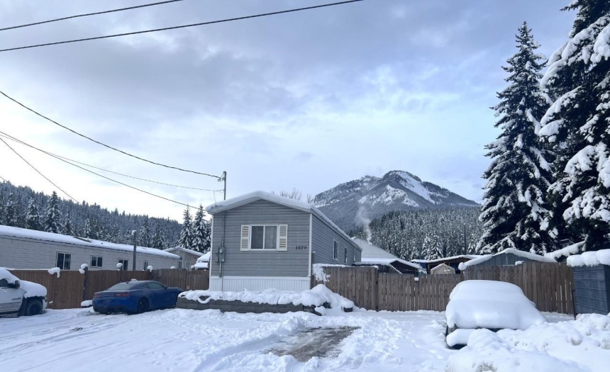 1579 NEWGATE CRESCENT, Elkford, British Columbia V0B1H0, 2 Bedrooms Bedrooms, ,1 BathroomBathrooms,Single Family,For Sale,NEWGATE CRESCENT,2474333