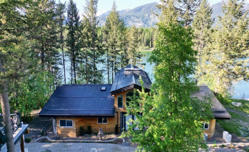 1323 TIE LAKE SHORE ROAD S, Jaffray, British Columbia V0B1T0, 4 Bedrooms Bedrooms, ,2 BathroomsBathrooms,Single Family,For Sale,TIE LAKE SHORE ROAD S,2474339