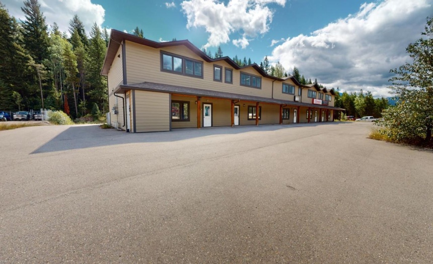 660 SPARWOOD DRIVE, Sparwood, British Columbia V0B2G0, ,Retail,For Sale,SPARWOOD DRIVE,2474343