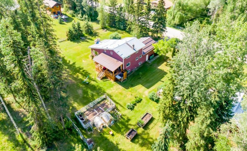 1732 OBERG JOHNSON ROAD, Golden, British Columbia V0A1H1, 3 Bedrooms Bedrooms, ,3 BathroomsBathrooms,Single Family,For Sale,OBERG JOHNSON ROAD,2474356