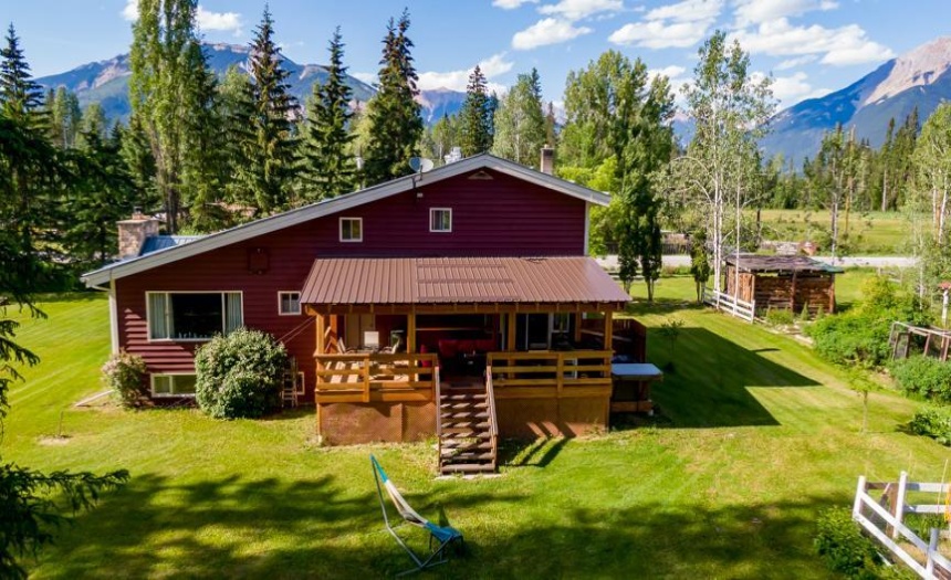 1732 OBERG JOHNSON ROAD, Golden, British Columbia V0A1H1, 3 Bedrooms Bedrooms, ,3 BathroomsBathrooms,Single Family,For Sale,OBERG JOHNSON ROAD,2474356