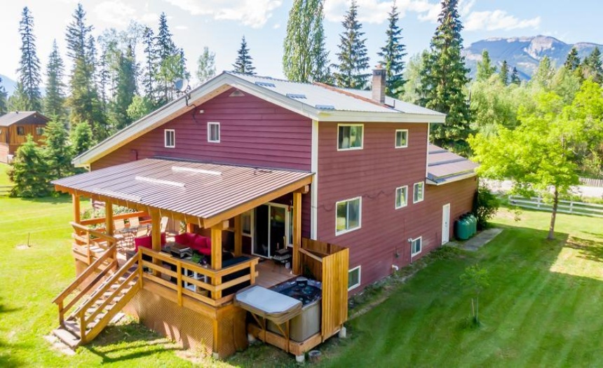 1732 OBERG JOHNSON ROAD, Golden, British Columbia V0A1H1, 3 Bedrooms Bedrooms, ,3 BathroomsBathrooms,Single Family,For Sale,OBERG JOHNSON ROAD,2474356