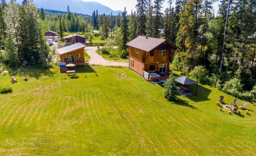 1732 OBERG JOHNSON ROAD, Golden, British Columbia V0A1H1, 7 Bedrooms Bedrooms, ,6 BathroomsBathrooms,Single Family,For Sale,OBERG JOHNSON ROAD,2474357