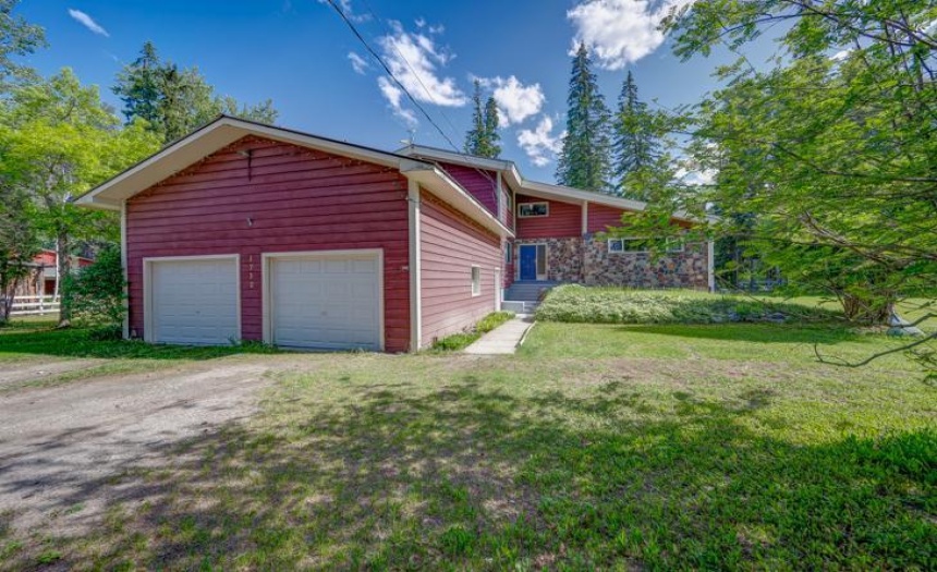 1732 OBERG JOHNSON ROAD, Golden, British Columbia V0A1H1, 7 Bedrooms Bedrooms, ,6 BathroomsBathrooms,Single Family,For Sale,OBERG JOHNSON ROAD,2474357