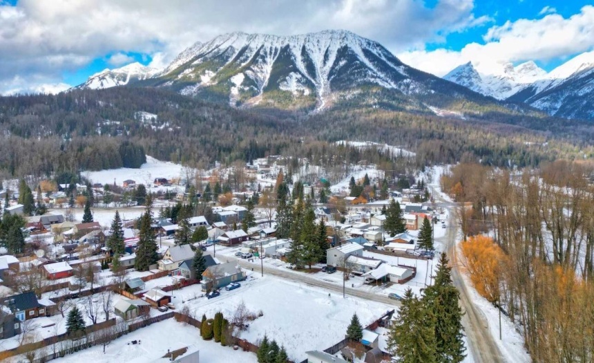 980 HAND AVENUE, Fernie, British Columbia V0B1M1, ,Vacant Land,For Sale,HAND AVENUE,2474400