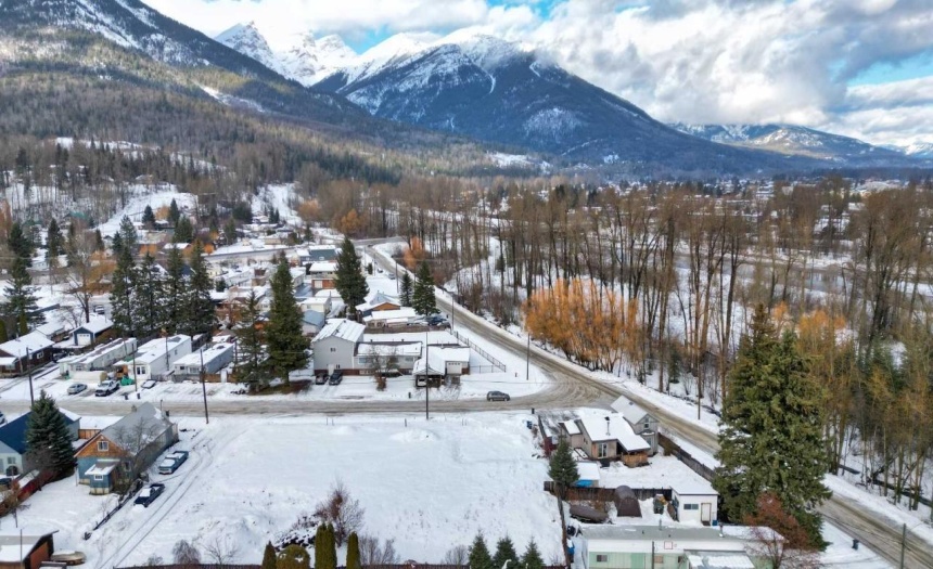 980 HAND AVENUE, Fernie, British Columbia V0B1M1, ,Vacant Land,For Sale,HAND AVENUE,2474400