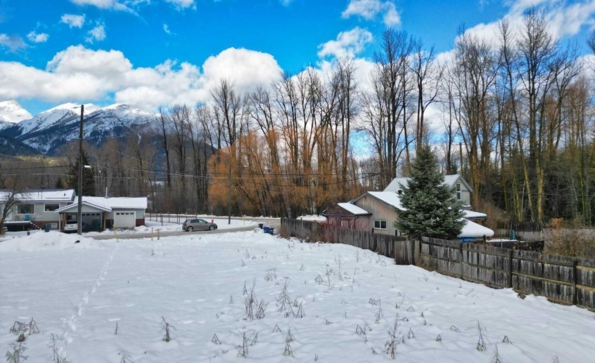 980 HAND AVENUE, Fernie, British Columbia V0B1M1, ,Vacant Land,For Sale,HAND AVENUE,2474400