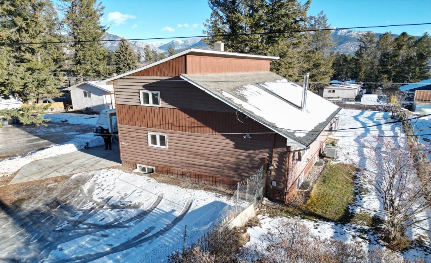 1603 15TH AVENUE, Invermere, British Columbia V0A1K4, 5 Bedrooms Bedrooms, ,3 BathroomsBathrooms,Single Family,For Sale,15TH AVENUE,2474399