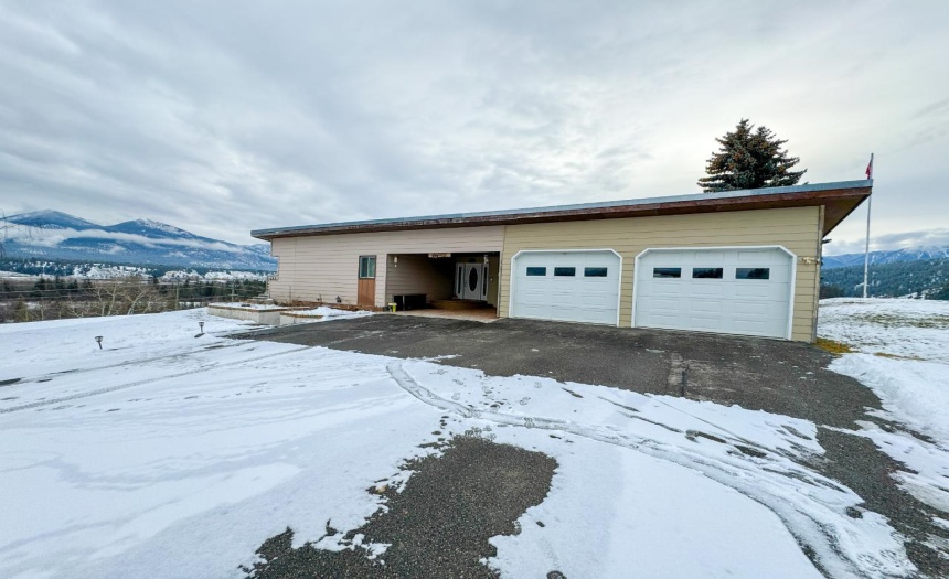 127 WESTSIDE ROAD, Invermere, British Columbia V0A1K5, 4 Bedrooms Bedrooms, ,2 BathroomsBathrooms,Single Family,For Sale,WESTSIDE ROAD,2474420