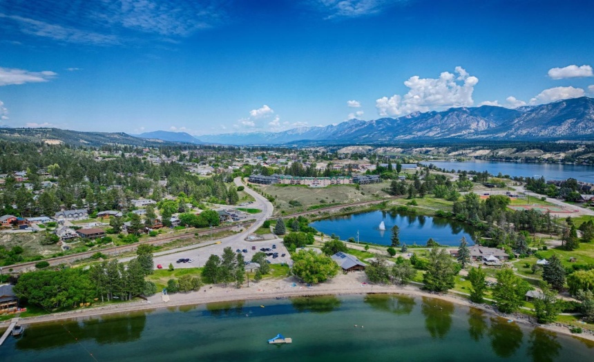 701 14A CRESCENT, Invermere, British Columbia V0A1K0, 2 Bedrooms Bedrooms, ,2 BathroomsBathrooms,Single Family,For Sale,14A CRESCENT,2472919