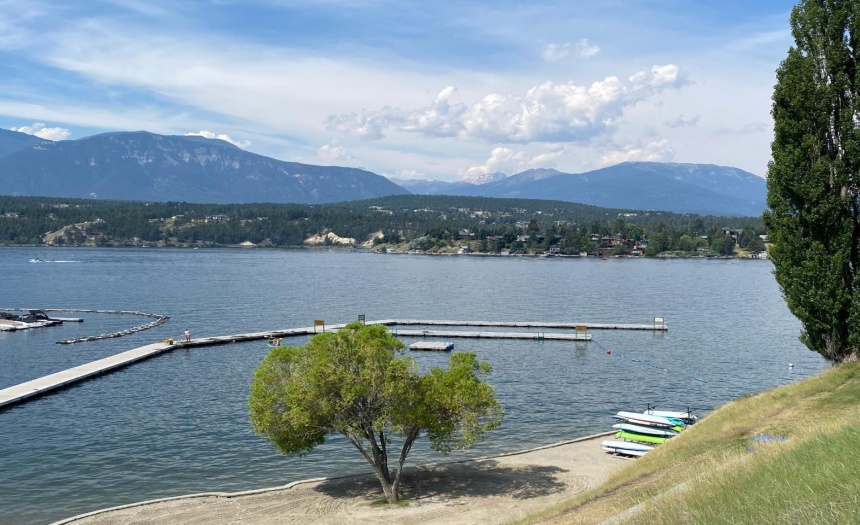 880 LAKEVIEW DRIVE, Invermere, British Columbia V0A1K3, 2 Bedrooms Bedrooms, ,2 BathroomsBathrooms,Single Family,For Sale,LAKEVIEW DRIVE,2474451