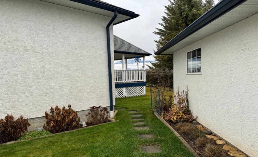 403 6TH AVENUE S, Creston, British Columbia V0B1G3, 3 Bedrooms Bedrooms, ,3 BathroomsBathrooms,Single Family,For Sale,6TH AVENUE S,2474457