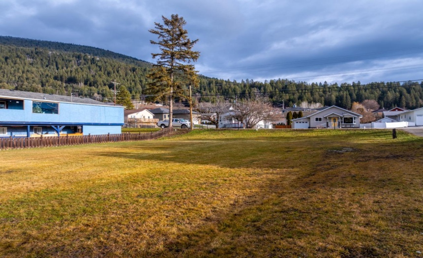 517 16TH AVENUE, Creston, British Columbia V0B1G5, ,Vacant Land,For Sale,16TH AVENUE,2474525