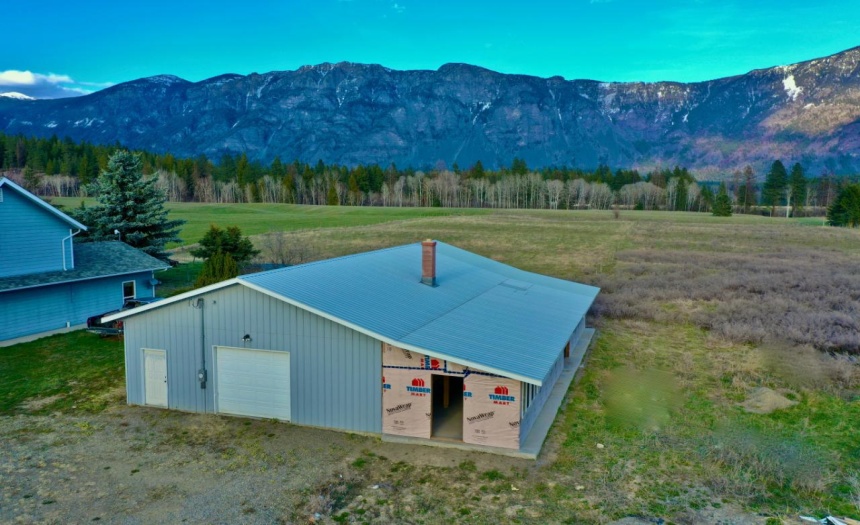 950 HAGEY ROAD, Creston, British Columbia V0B1G2, 5 Bedrooms Bedrooms, ,3 BathroomsBathrooms,Single Family,For Sale,HAGEY ROAD,2464250