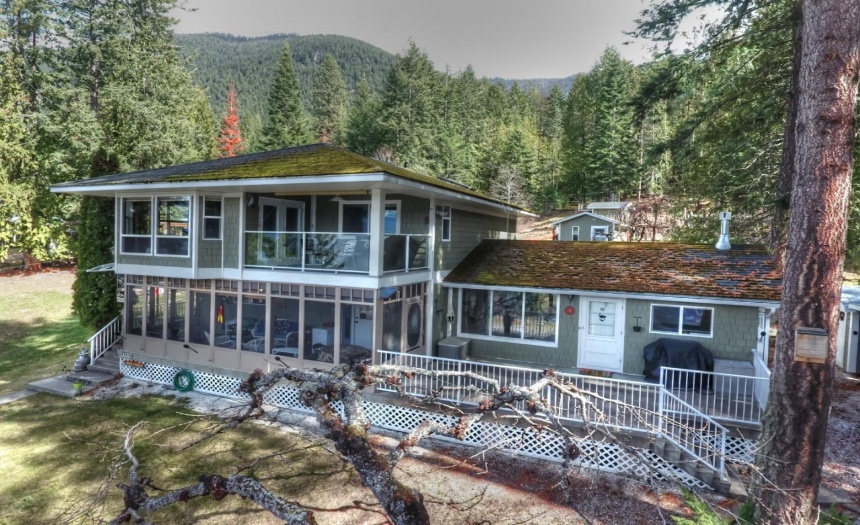 11110 HIGHWAY 3A, Sanca, British Columbia V0B1A2, 3 Bedrooms Bedrooms, ,2 BathroomsBathrooms,Single Family,For Sale,HIGHWAY 3A,2464270